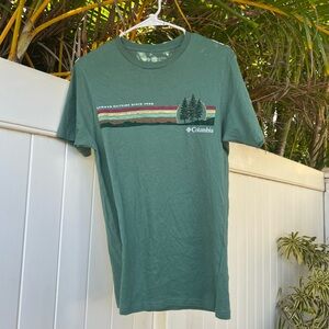 SMALL Columbia Green T-Shirt